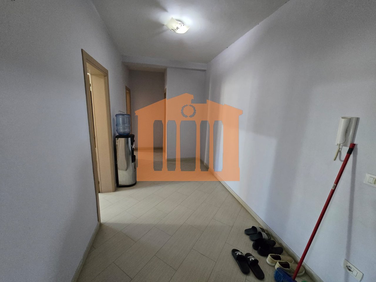 APARTAMENT 2+1 PRANE QENDRES SE DURRESIT PER SHITJE !