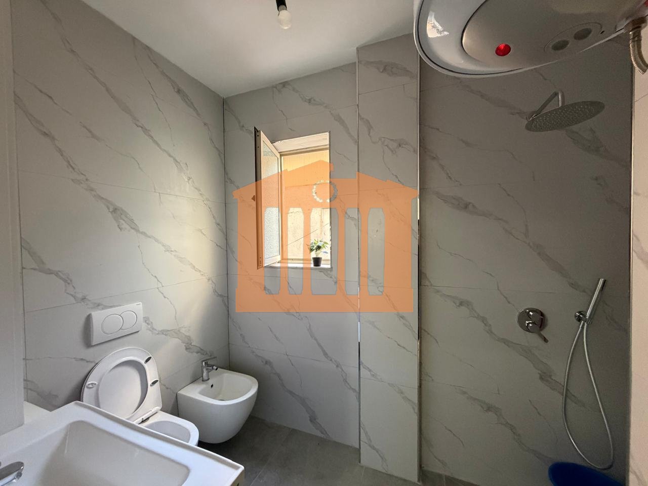 APARTAMENT 2+1+2 ME QIRA, NE DURRES!