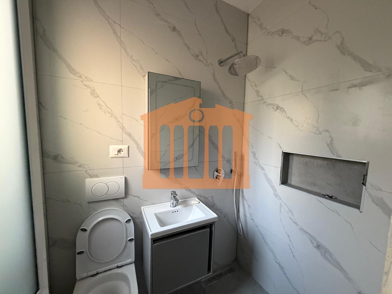 APARTAMENT 2+1+2 ME QIRA, NE DURRES!