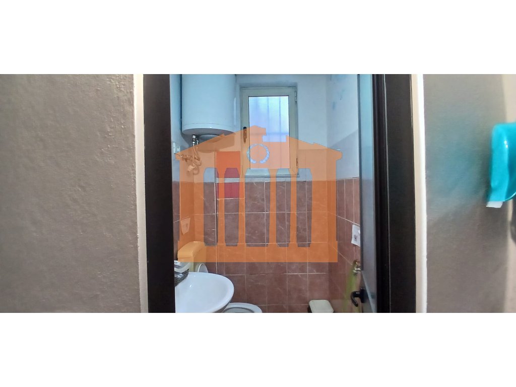 Commercial property 97 m² in Bashkia Durres, Albania
