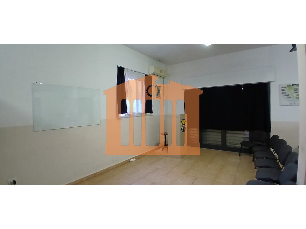Commercial property 97 m² in Bashkia Durres, Albania
