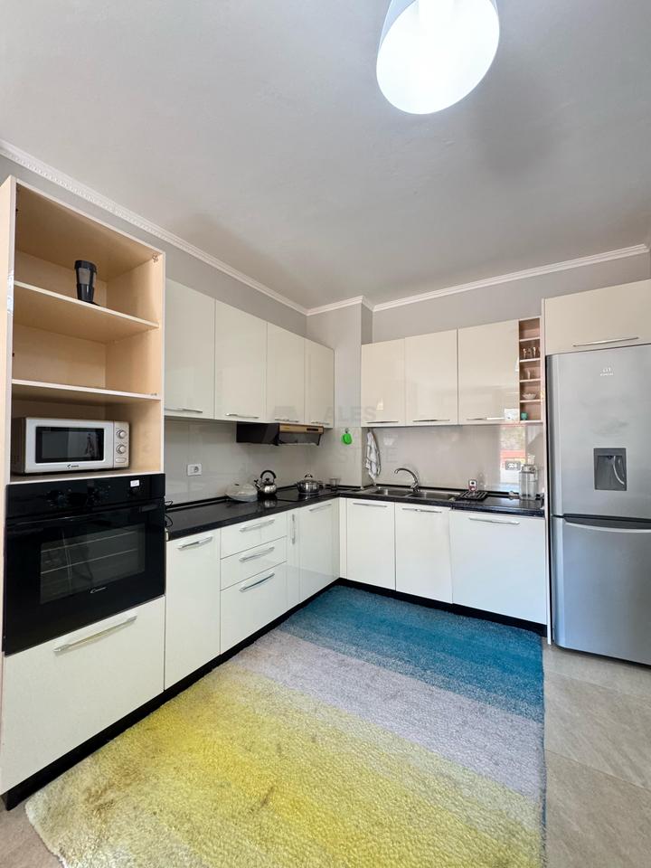 Shitet apartament 2+1+2 te Liqeni i Thatë