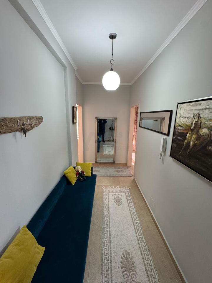 Jepet me qira apartament 2+1+2 te Liqeni i Thatë!