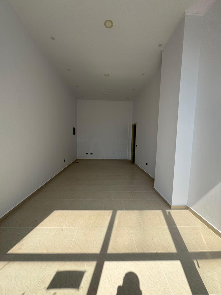 Locale Commerciale in Affitto – Astir
