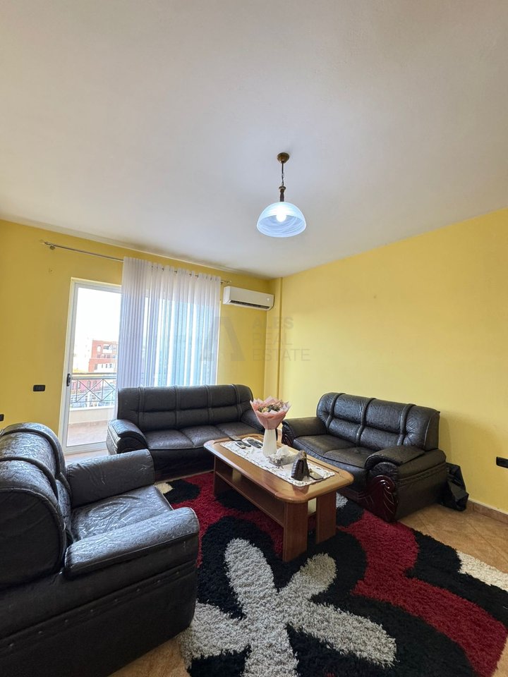 Apartament 2+1 me qira në Kombinat