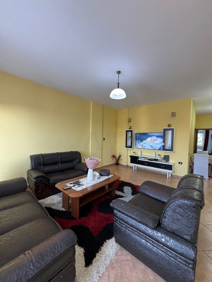 Apartament 2+1 me qira në Kombinat