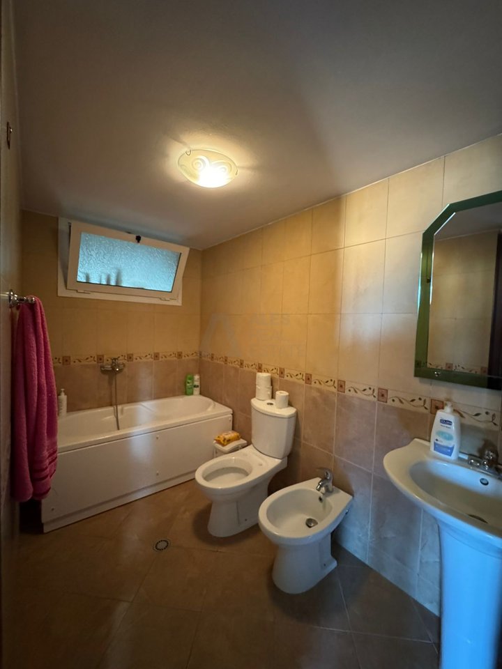 Apartament 2+1 me qira në Kombinat