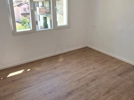 Vendesi in vendita 2+1 in una delle zone più preferite di Tirana, Via Kavaja!