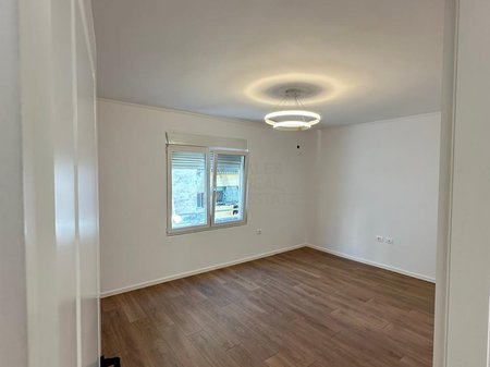 Vendesi appartamento 2+1 vicino al Complesso Xhura!