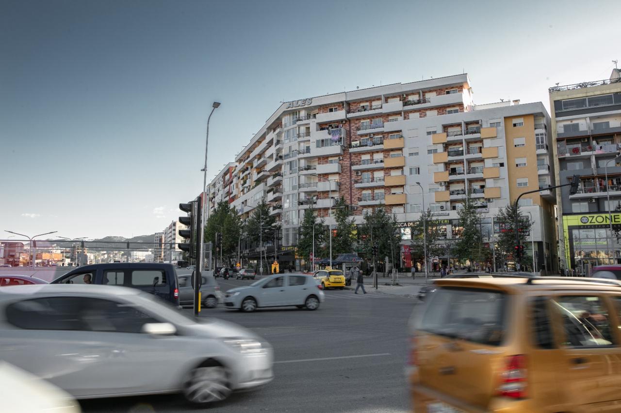 Shitet Apartament 2+1 ne Unaze te Re!