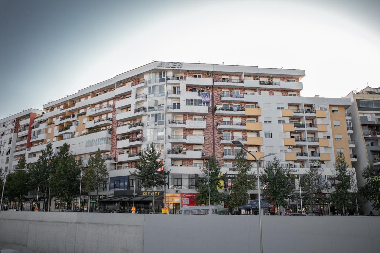 Shitet Apartament 2+1 ne Unaze te Re!