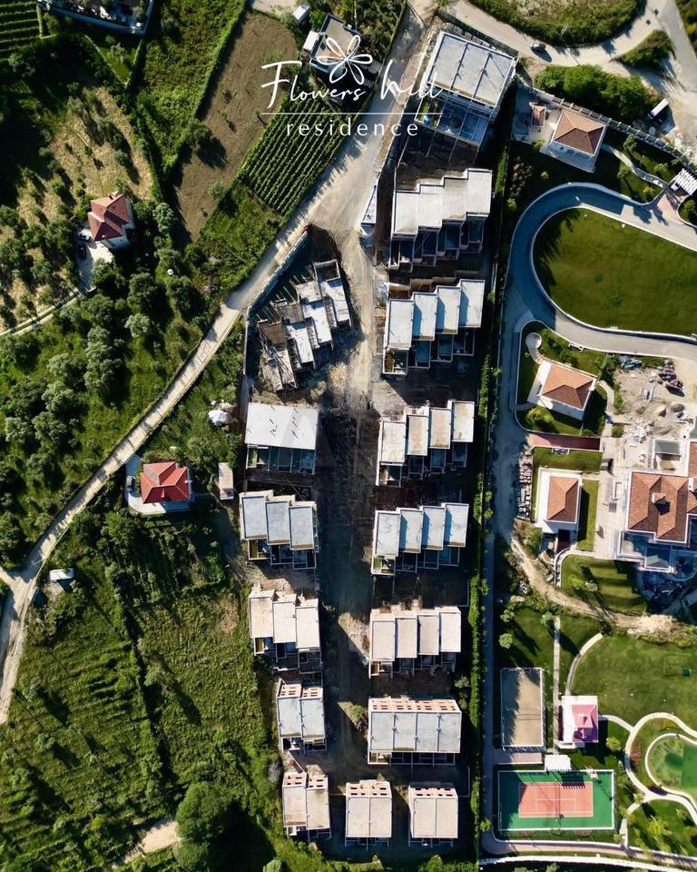 Villa di Lusso con Piscina in Vendita – Flower Residence, Tirana