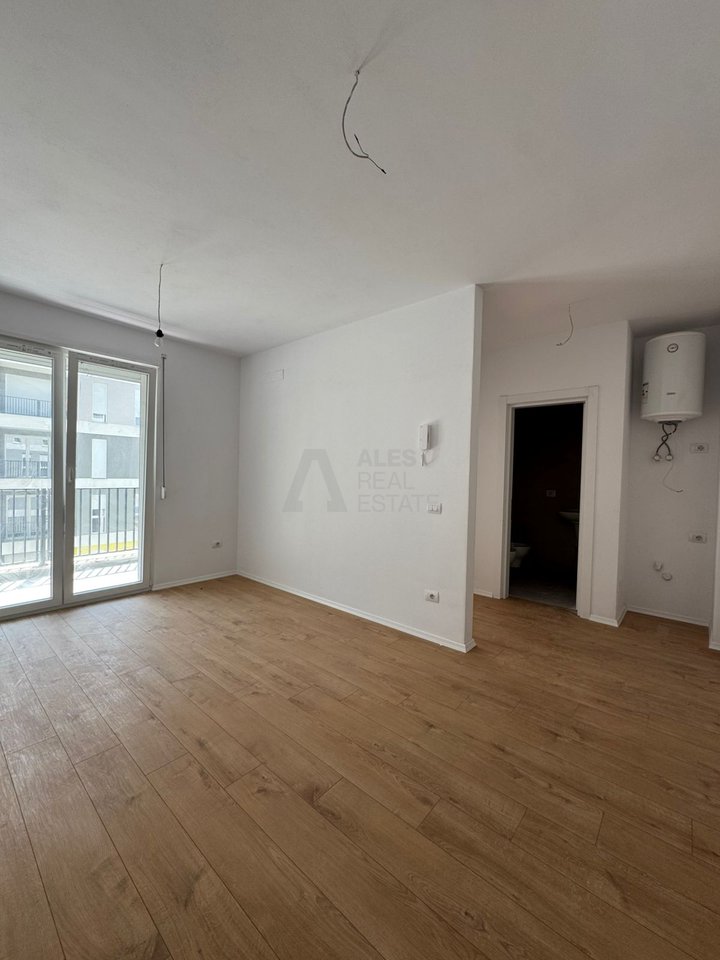 Shitet Apartament 1+1 në Univers City