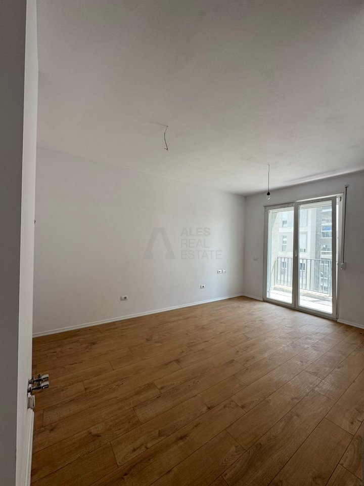 Shitet Apartament 1+1 në Univers City