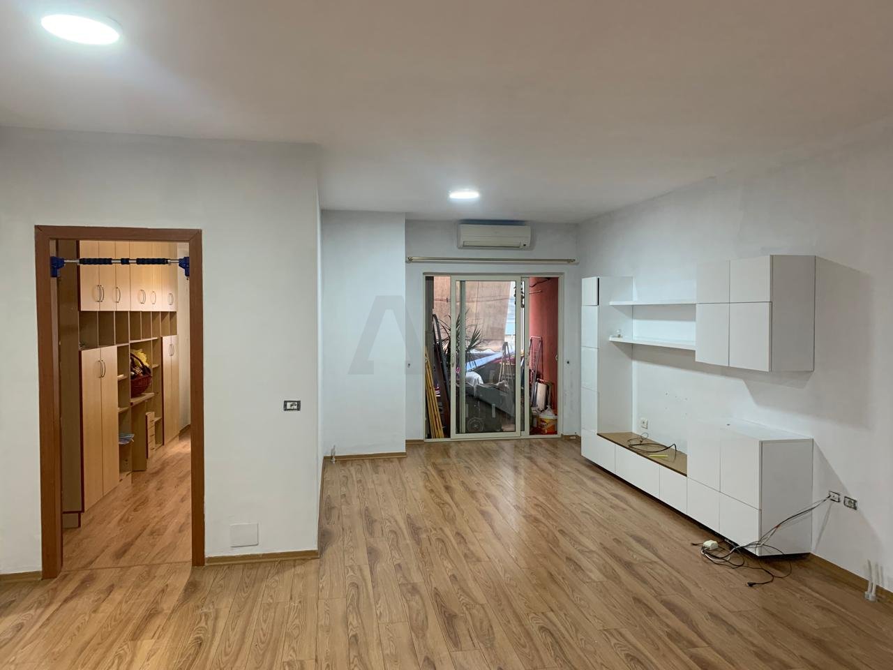 Jepet me qira apartament 2+1+ Post parkimi ne Yzberisht, prane Grand Gallery!