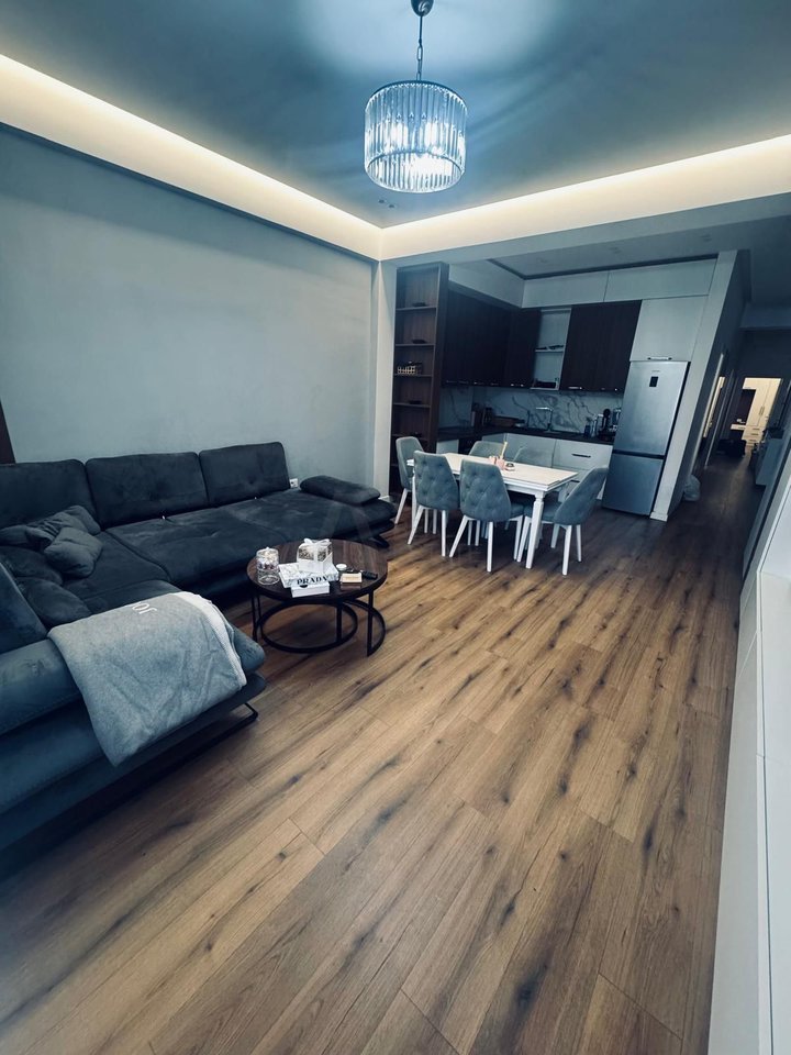 Vendesi Appartamento 3+1+ posto auto