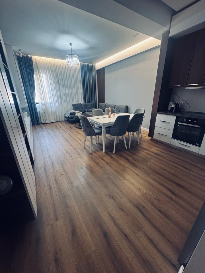 Vendesi Appartamento 3+1+ posto auto