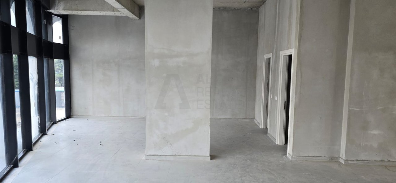 Spazio Commerciale in Affitto | Open Space 126 m² – River Residence