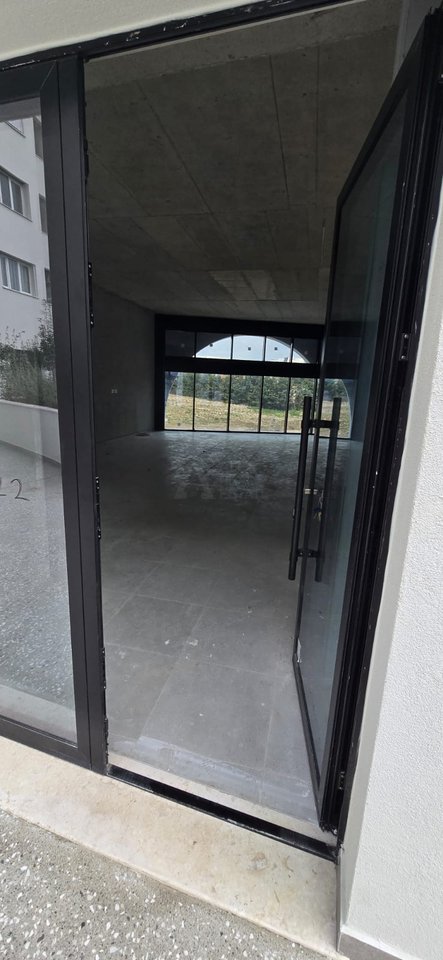 Spazio Commerciale in Affitto | Open Space 126 m² – River Residence