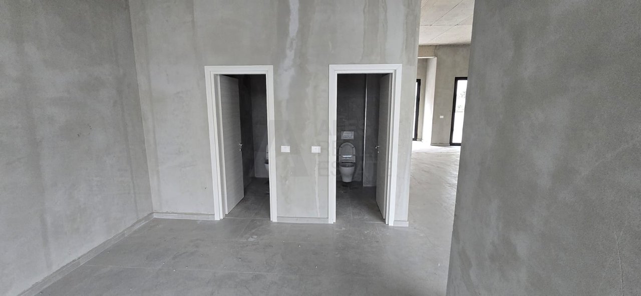 Spazio Commerciale in Affitto | Open Space 126 m² – River Residence
