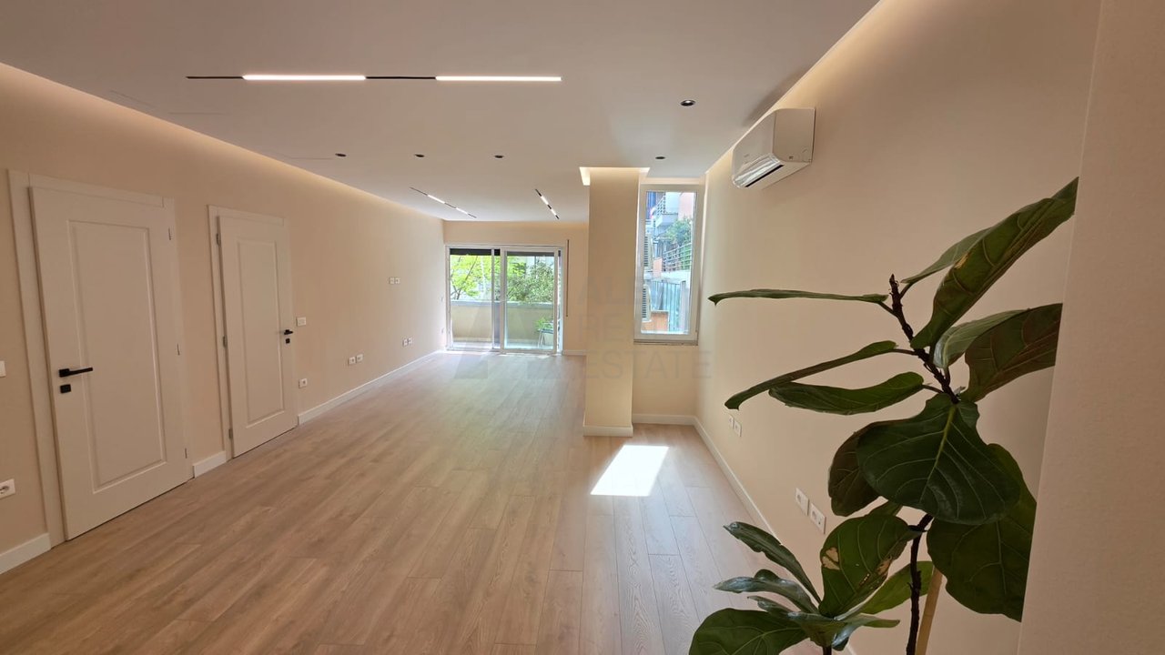 Business space for rent 2+1+2 opposite Coin!