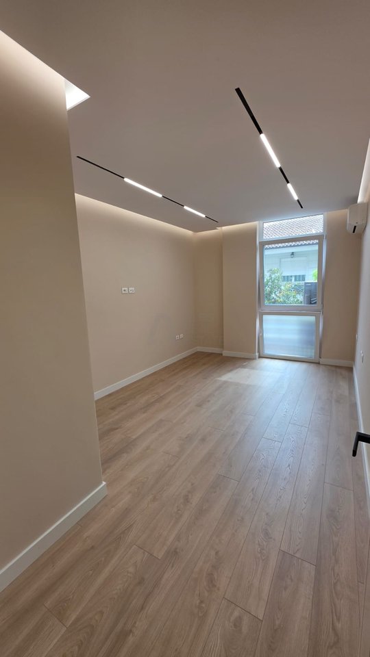 Business space for rent 2+1+2 opposite Coin!