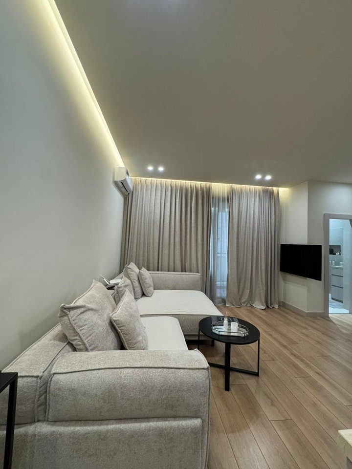 Apartament 2+1 me Qira – Rruga e Kosovarëve, pranë Hotel Dinasty!