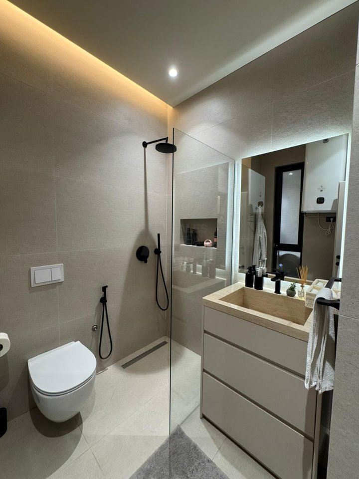 Apartament 2+1 me Qira – Rruga e Kosovarëve, pranë Hotel Dinasty!