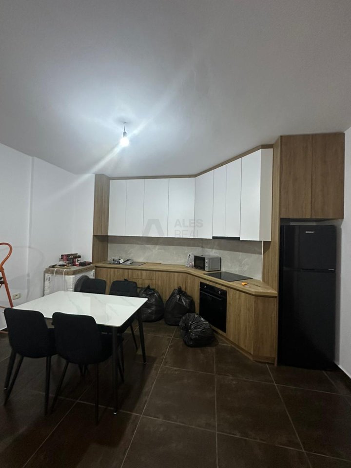 Jepet me qira Apartament 2+1 ne Astir!