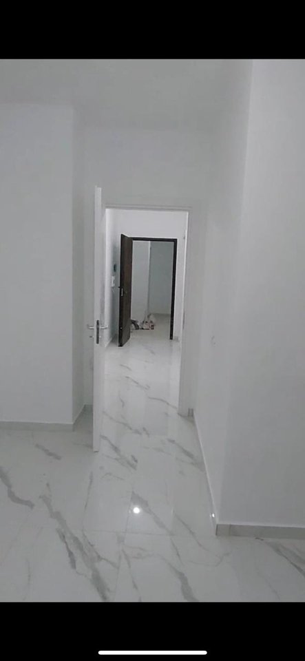 Shitet apartament 1+1 ne Kamez!