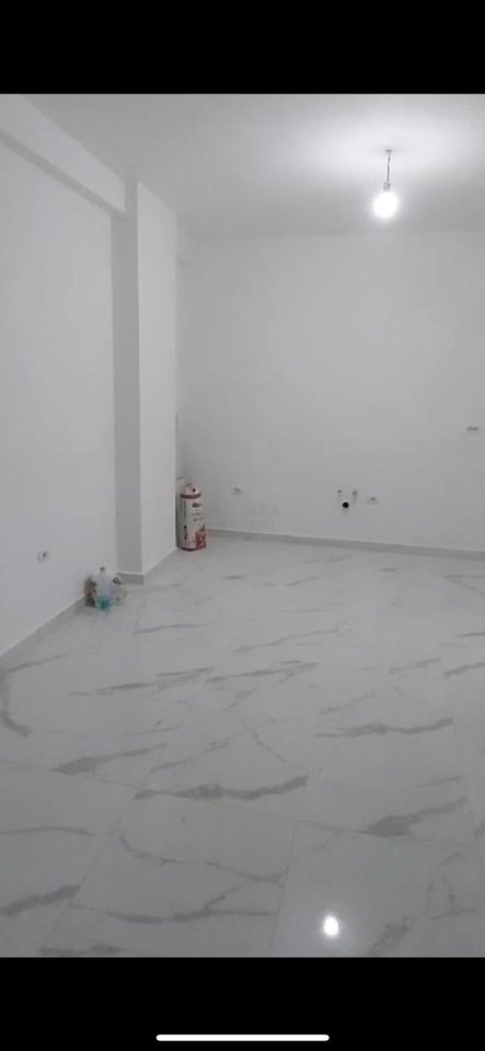 Shitet apartament 1+1 ne Kamez!