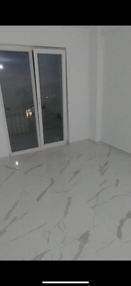 Shitet apartament 1+1 ne Kamez!