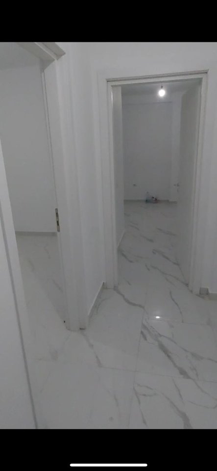 Shitet apartament 1+1 ne Kamez!