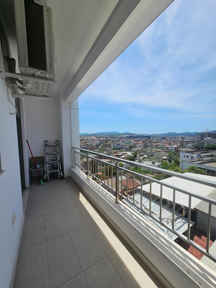 Affittasi appartamento 1+1 con posto auto a Porcelan, Residenza Erli.