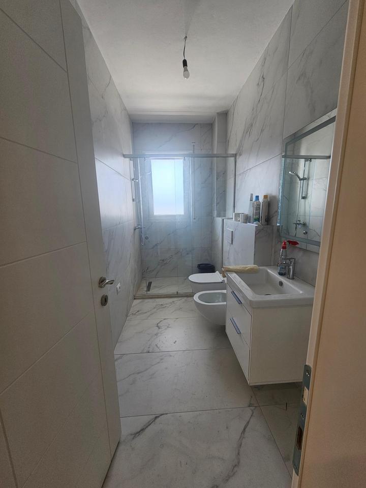 Affittasi appartamento 1+1 con posto auto a Porcelan, Residenza Erli.