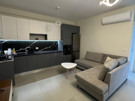 Appartamento 2+1+ Posto Auto in Affitto – Via Durazzo, Colosseo!