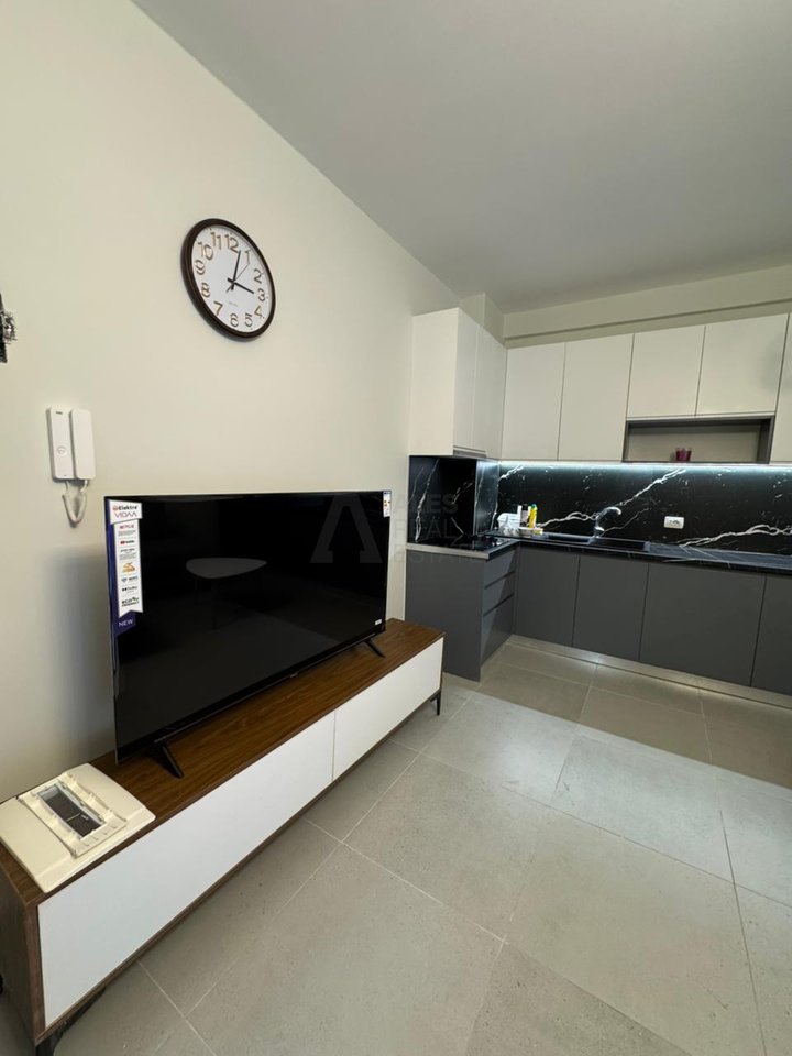 Appartamento 2+1+ Posto Auto in Affitto – Via Durazzo, Colosseo!