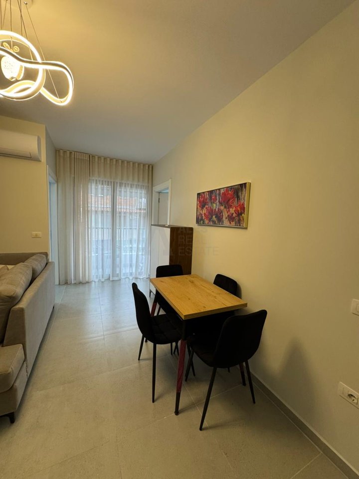 Appartamento 2+1+ Posto Auto in Affitto – Via Durazzo, Colosseo!