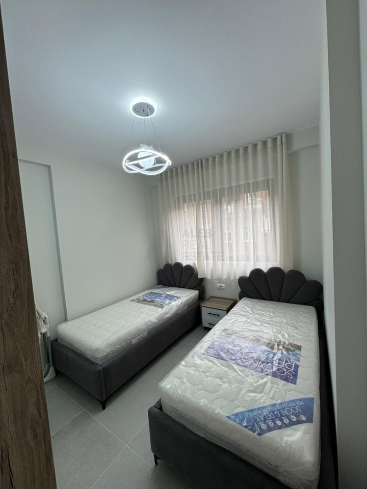 Appartamento 2+1+ Posto Auto in Affitto – Via Durazzo, Colosseo!