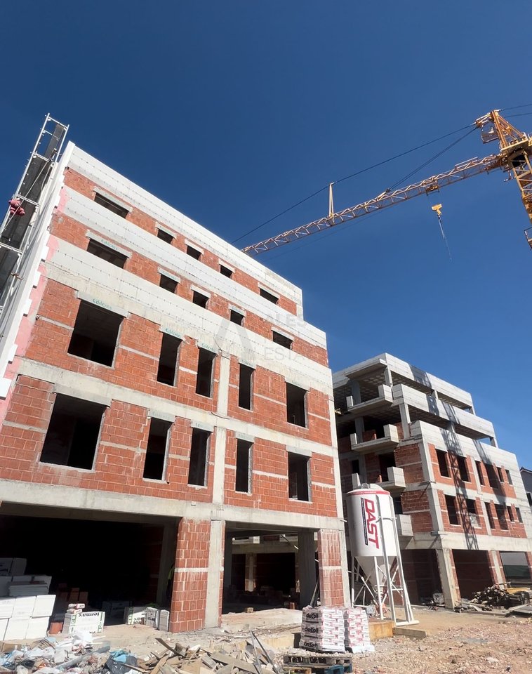 Shitet apartament 1+1 , pranë Institutit Bujqësor.