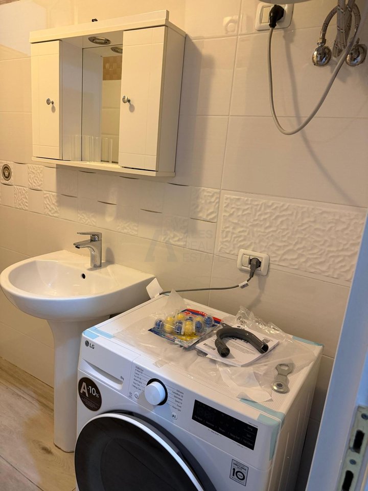 Jepet me qira apartament 2+1 + Post Parkimi tek Liqeni i Thatë!