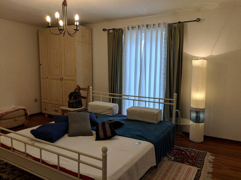 Shtëpi me qira 260m² në Hajvali8