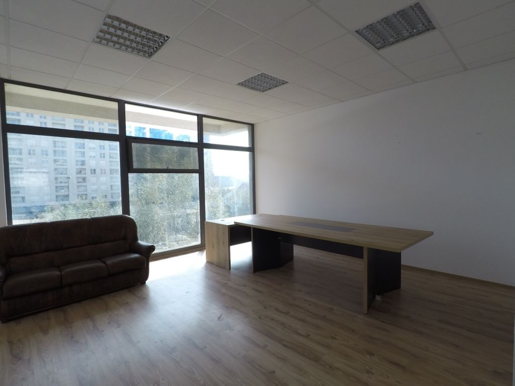 Zyre me qira 100m2 ne lagjen Arberia-Dragodan2