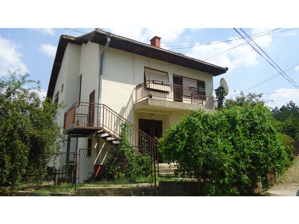 Shtepi 350m2 ne shitje ne Velani1