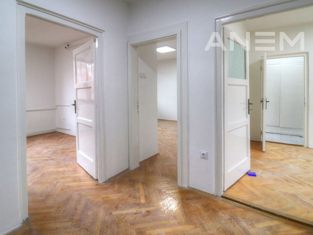 Zyre me qira me 3 njësi në Qendër