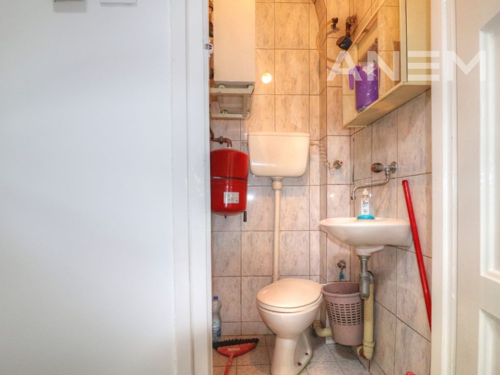 Zyre me qira me 3 njësi në Qendër