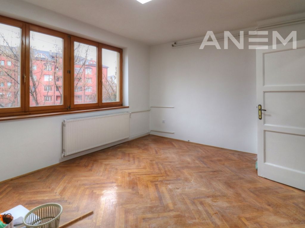 Zyre me qira me 3 njësi në Qendër