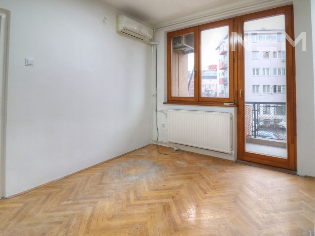 Zyre me qira me 3 njësi në Qendër