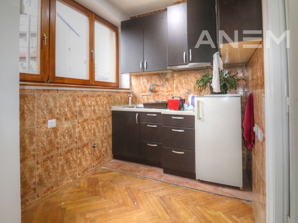 Zyre me qira me 3 njësi në Qendër