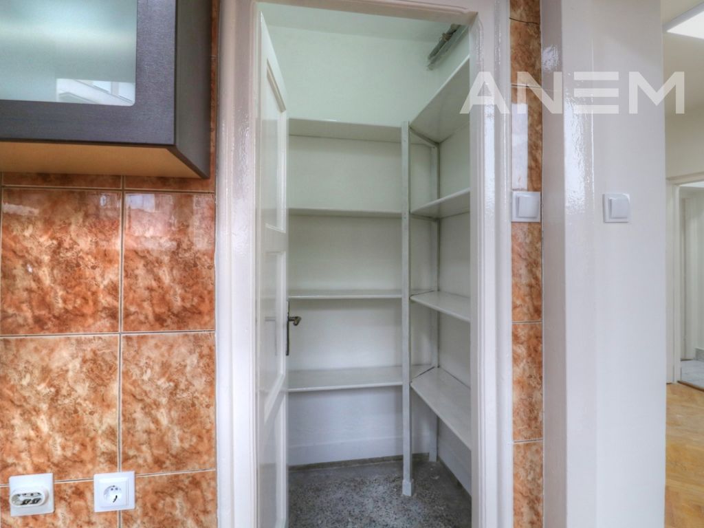 Zyre me qira me 3 njësi në Qendër